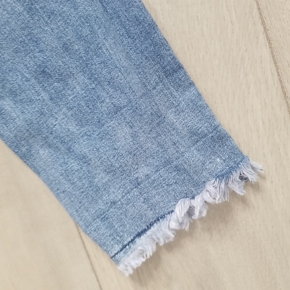 Seven7 Women's Ankle Skinny adorned with Pearl's and distressed knees - Picture 7 of 7